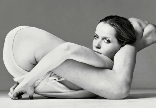 Veruschka, Wrap by Giorgio di Sant'Angelo, NY studio, March 1972 photo by Richard Avedon