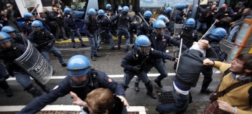 Padova 9 Novembre 2010 -  Più manganello per tutti.