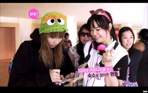 2NE1 TV S2 EP9: CL the Grouch and Me wearing Eye Am Not alone ring from Ambush designs got it from R