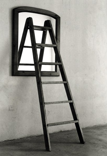 luzfosca:  Chema Madoz La Escalera y el Espejo via 