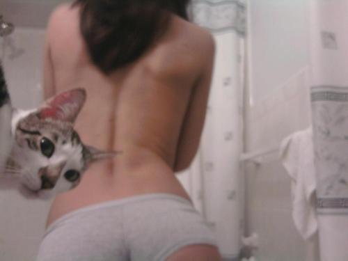 thatfunnyblog:  You like my pussy? 