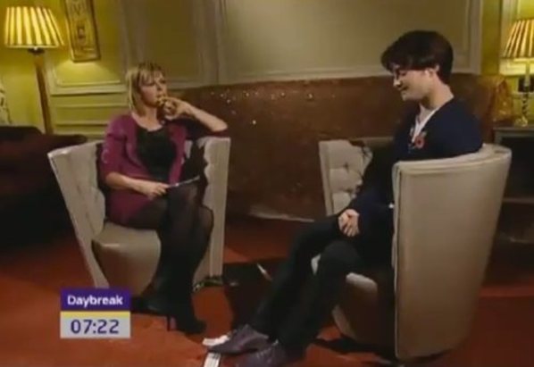 younopoo:  xweloveyoux:  Daniel Radcliffe adopts plastic shoe to M: Zero  Daniel