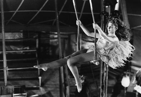 breathingvioletfog:  Wings of Desire (1987) Directed by Wim Wenders 