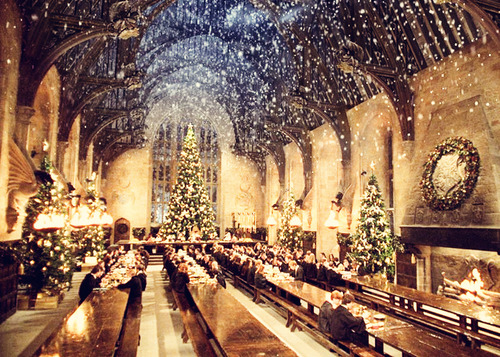 gryffinwhore:  christmas hogwarts is my favorite hogwarts. 