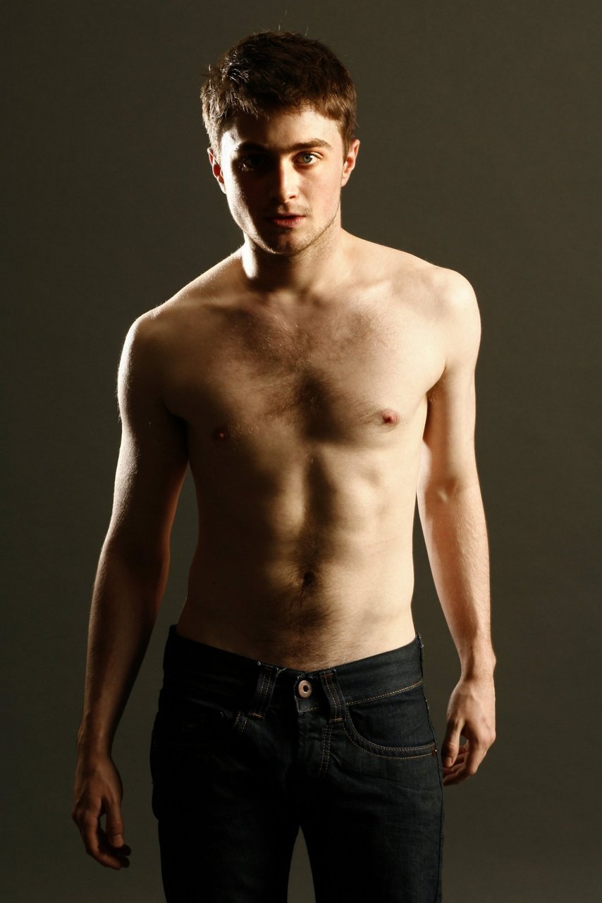 younopoo:  fornowjustcarryon:  Oh hey, Daniel those are really nice….. uh……..