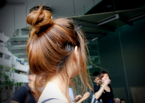 I adore her hair.