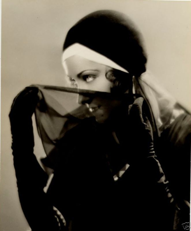 gothollywood:  The amazing Gloria Swanson. 