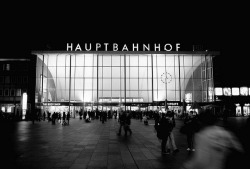 black-and-white:  Köln Hauptbahnhof (by
