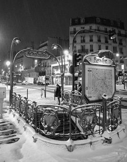 Sweetsurrender68:  Le Métro – Paris’ Lifeline Image: Jean-Alexis Aufauvre 