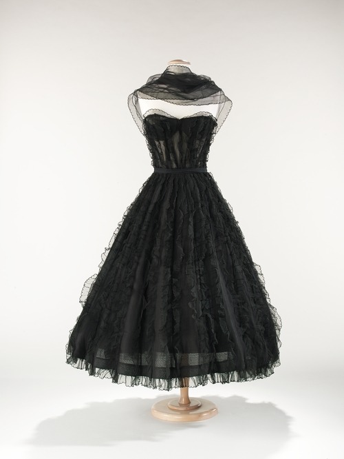 omgthatdress:  Coco Chanel evening dress ca. 1957 via The Costume Institute of The