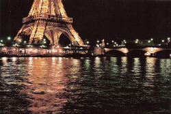 itsahellofabeautifulworld:  paris’ 