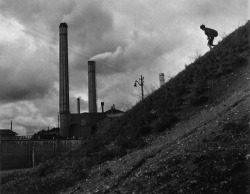 artemisdreaming:  Robert Doisneau   Katowice jako żywo.