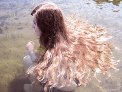 quick-cashing:  floating hair means healthy
