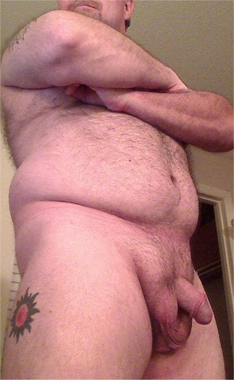 averagedudenextdoor: Cut dude with dadbod and nice loose nuts