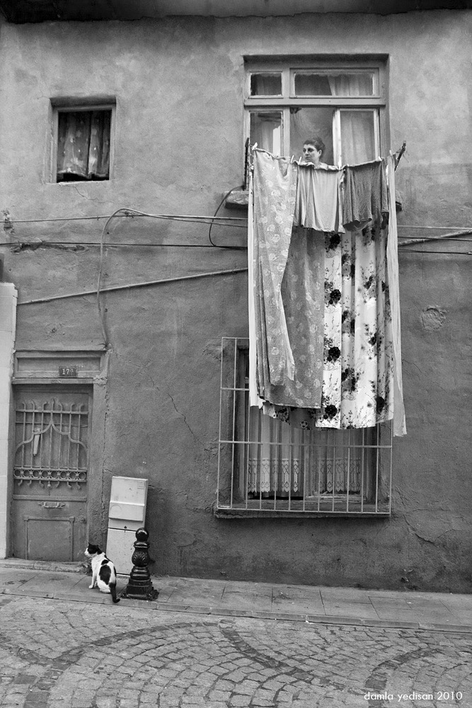 street-photos:  10.06.10. Buyuk Kuleli Street, Istanbul. Canon Eos 450D, Sigma 17-70mm