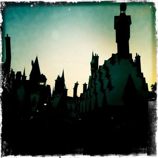 purpderp:  Hogsmeade is prettiest at night 
