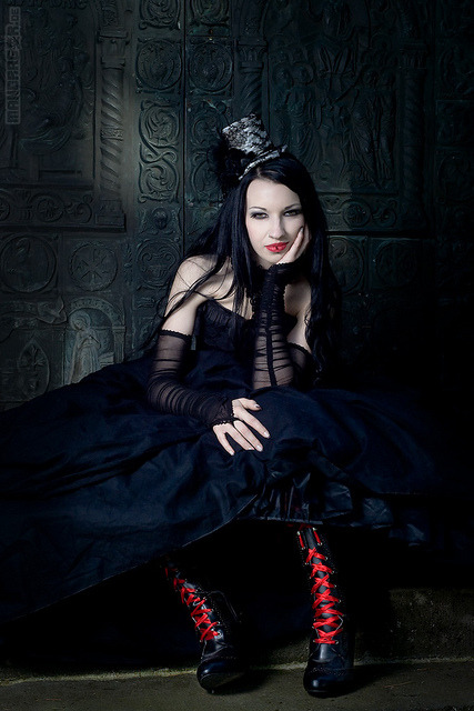 gothfashion:  Red Laces (by mandragor.de) 
