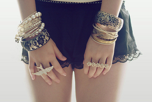 i have that bird ring. it broke though. nbd..