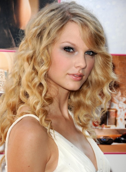 factorygirl-photography:  Taylor Swift 