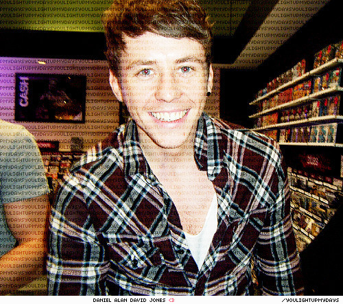 fuckyeahflones:  shizuuka:  wecantlose:  C A R A L H O  caralhos alados, Daniel o-o ♥  porra danny OWW 