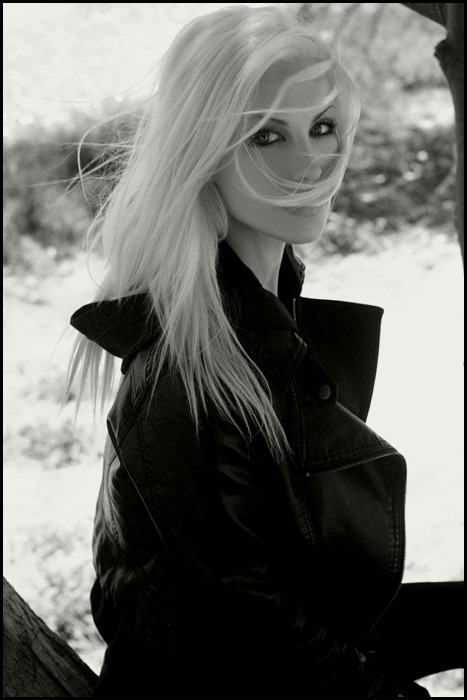 dubhlina:  Soft BW Photo © 2010 by Hilary Keller   WYJDŹ ZA MNIEEEEE! 