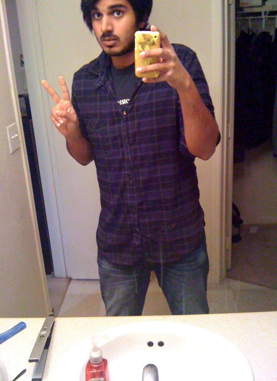 khvdahafiz:  Camwhoring, clubbing style. Do I look okay? :O 