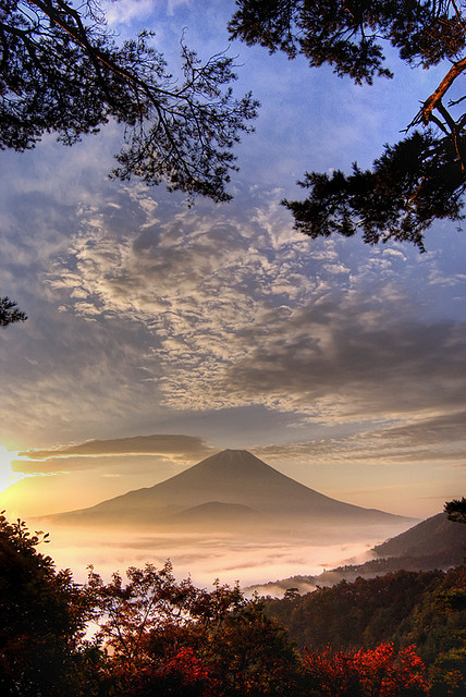 omochiwokudasai:
“ Fuji Sunrise (by Camera Freak)
”
Awesome sunrise in FujiYama