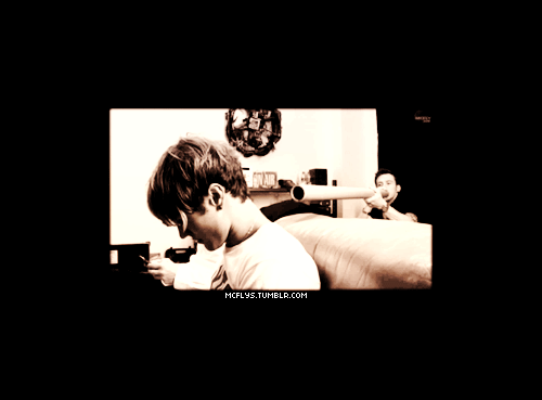 whynotmcfly:  mcflys:  poor Dougs..  HAHAHHA eu dava um soco nesse daniel, na boa 