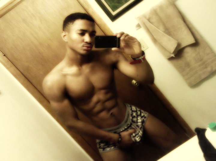 2-exclusive-4-u:  Look at the shape of his body