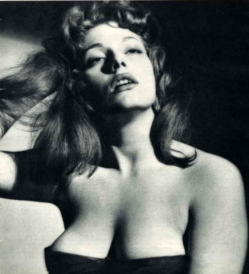 mondotopless: Delores Reed