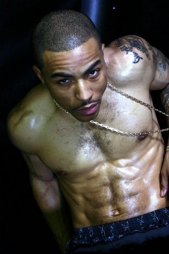 lowkeyfreak:  HE IS ONE FINE ASS SPECIMAN!!!!!!!!!!!!!! 