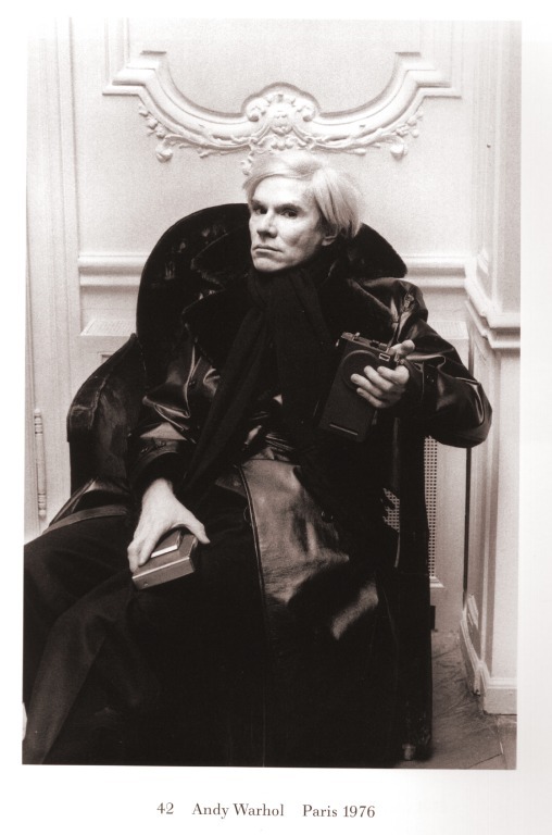 mirrormaskcamera:  Andy Warhol photograph by Helmut Newton   Pocałuj mnie oczyma. 