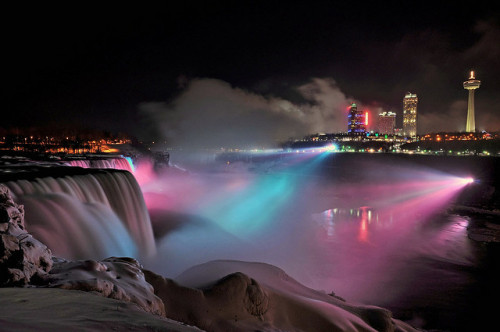 Niagara Light Show | Goat Island, Niagara Falls© Yvonne