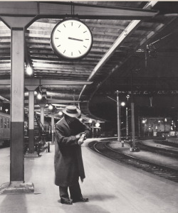 wehadfacesthen:  Train station, 1950s 
