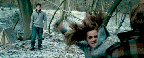 gabrielcezar:  Ron: Oi! Hermione: Você volta depois de semanas e tudo que você