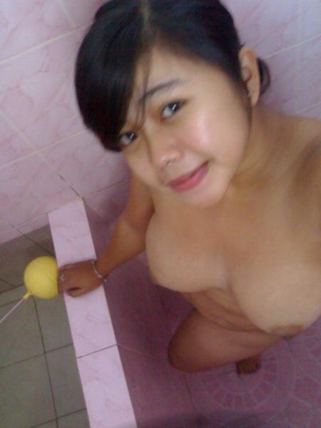 temenin aku mandi yu…..