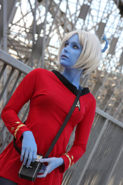 Fuckyeah-Nerdery:  Socialdullard:  Omgcomicgirls:  Star Trek Cosplay  A Sexy Andorian?