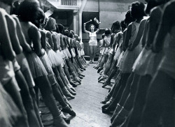 Truempy Ballet School, Berlin photo by Alfred Eisenstaedt, 1931