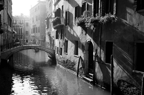 black-and-white:  Canal in the Dorsoduro (by Jason Ramsay) 