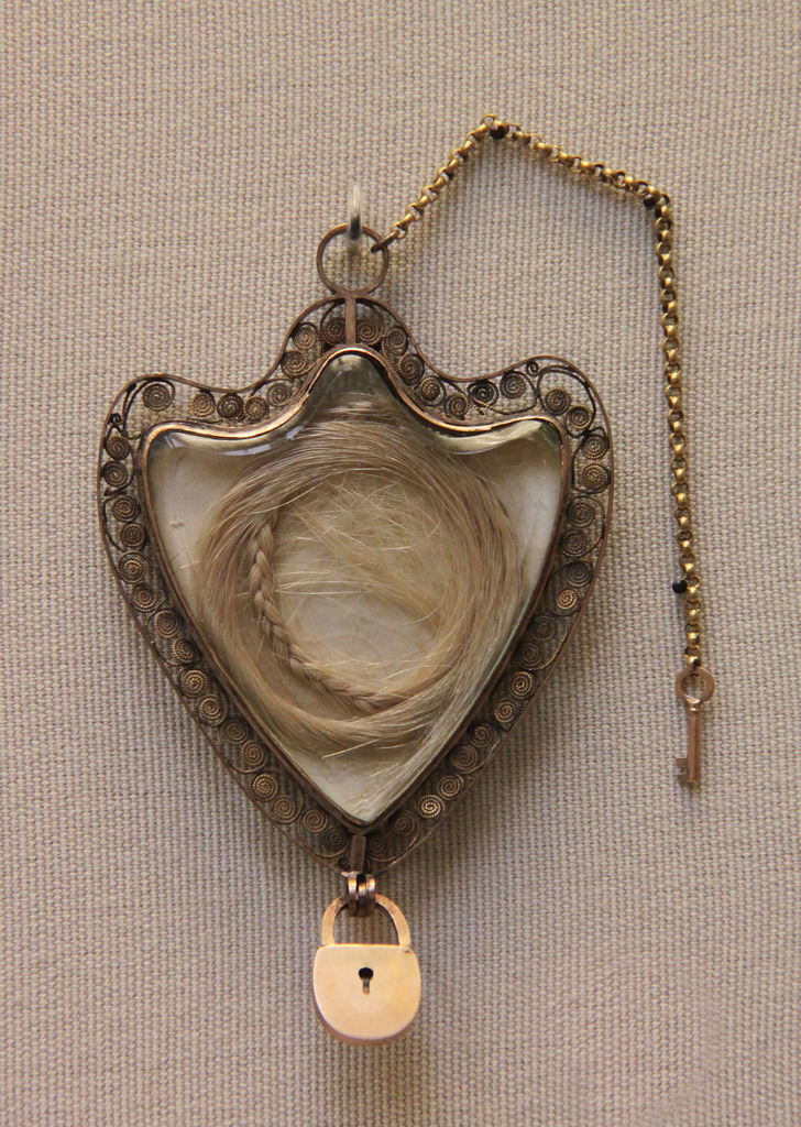 buddhabrot:  waifeyes: Gold locket with the hair of Queen Marie Antoinette: British