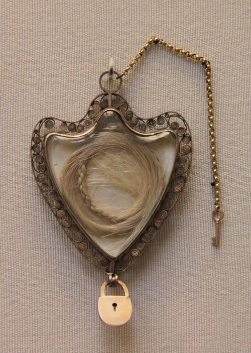 waifeyes: Gold locket with the hair of Queen Marie Antoinette: British Museum