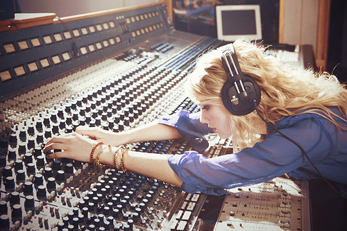 mylifeasalexis:  My dream job. 
