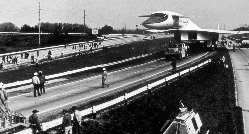 North American XB-70A Valkyrie #1 en route to National Museum, Wright-Patterson AFB, Ohio 1969 via: xb70