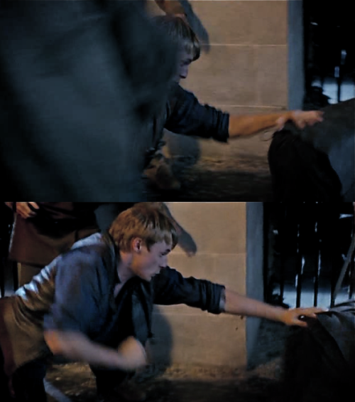 arthurpendragon-:-elyan:gwaine:demox-pox:Arthur you can’t just touch Gwaine sweet ass. It was the he