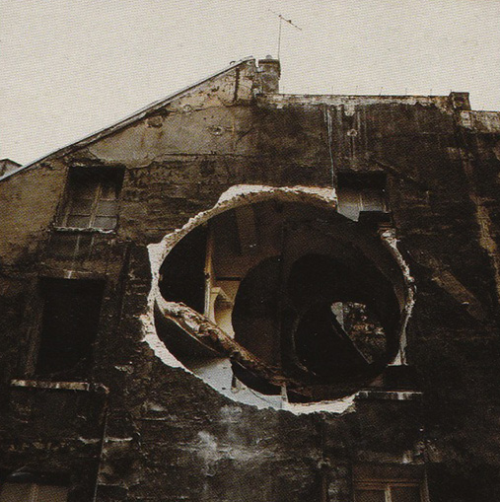 Gordon Matta-Clark — Conical Intersect; 1975.