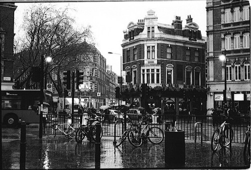 mykindafairytale:  rainy day in london or look at those shiny reflections or there is an umbrella in the bin (by Marine Duquesnoy) 