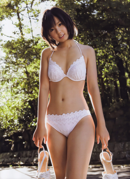 littleevilgirl:  asyoulike:  ¤미소녀 팩토리¤ : [Sabra Magazine] 2010 No.1 - Rina Koike 