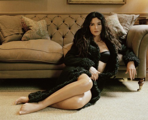 Monica Bellucci in intimo sexy