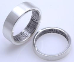 sucktitslickclits:    custom fingerprint wedding bands   i want this. 