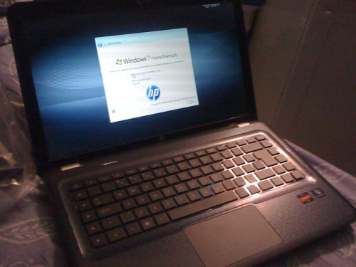whatusayfoo:  Sexy new hp laptop, came with a printer, mouse, speakers and messenger bag **jizzz 